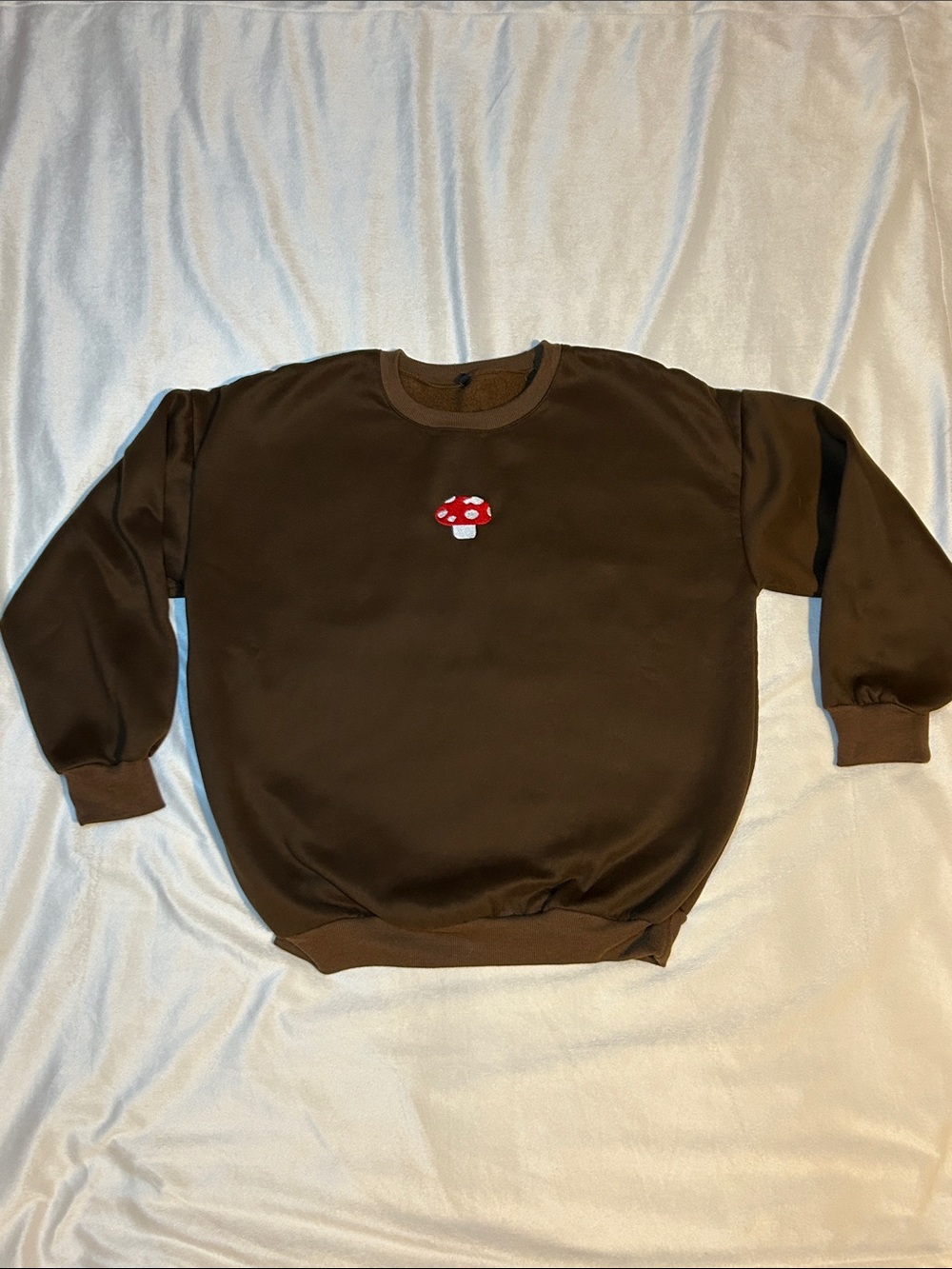 Brown crewneck sweatshirt with cute embroidered mushroom -size M - Picture 2 of 9